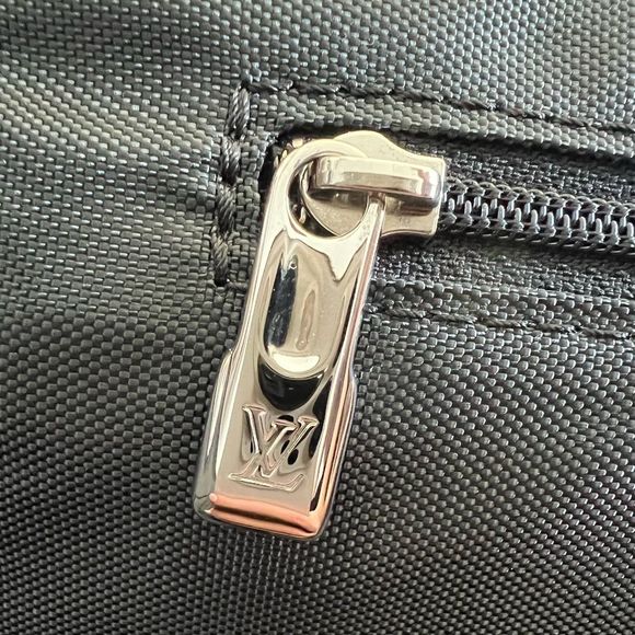 LOUIS VUITTON DAMIER GRAPHITE PEGASE LEGERE SUITCASE - Picture 13 of 16